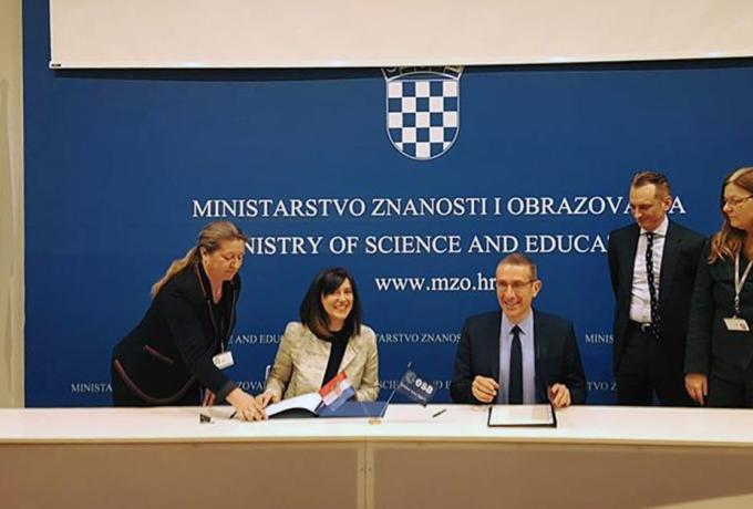 Croatia signs the ESA agreement